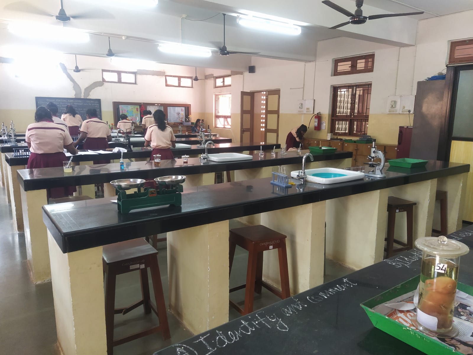 BIOLOGY LABORATORY Image