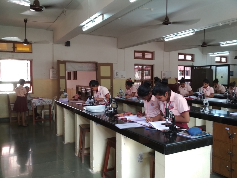 BIOLOGY LABORATORY Image
