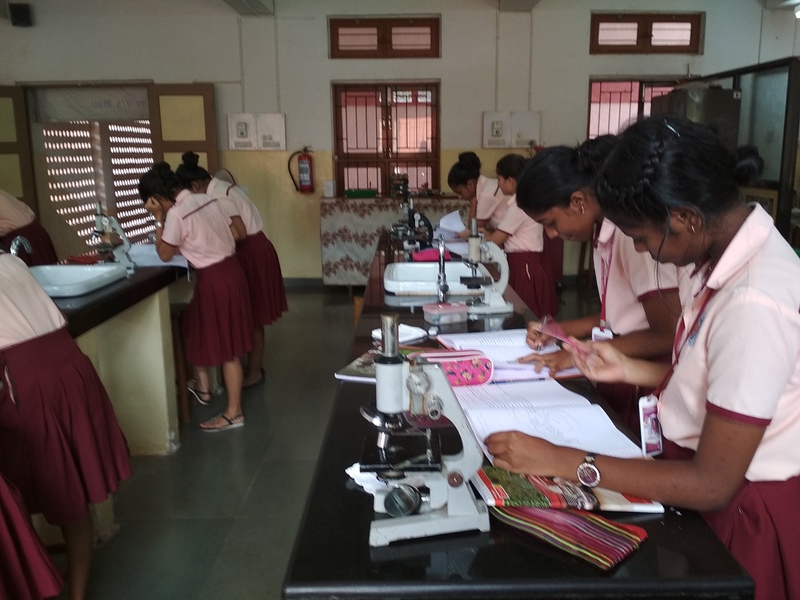 BIOLOGY LABORATORY Image